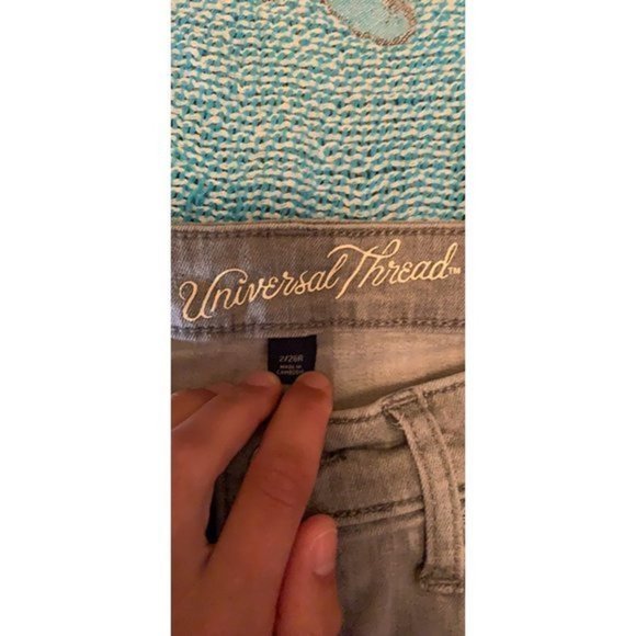 Like new Universal Thread Grey Wash Jean - Picture 4 of 5